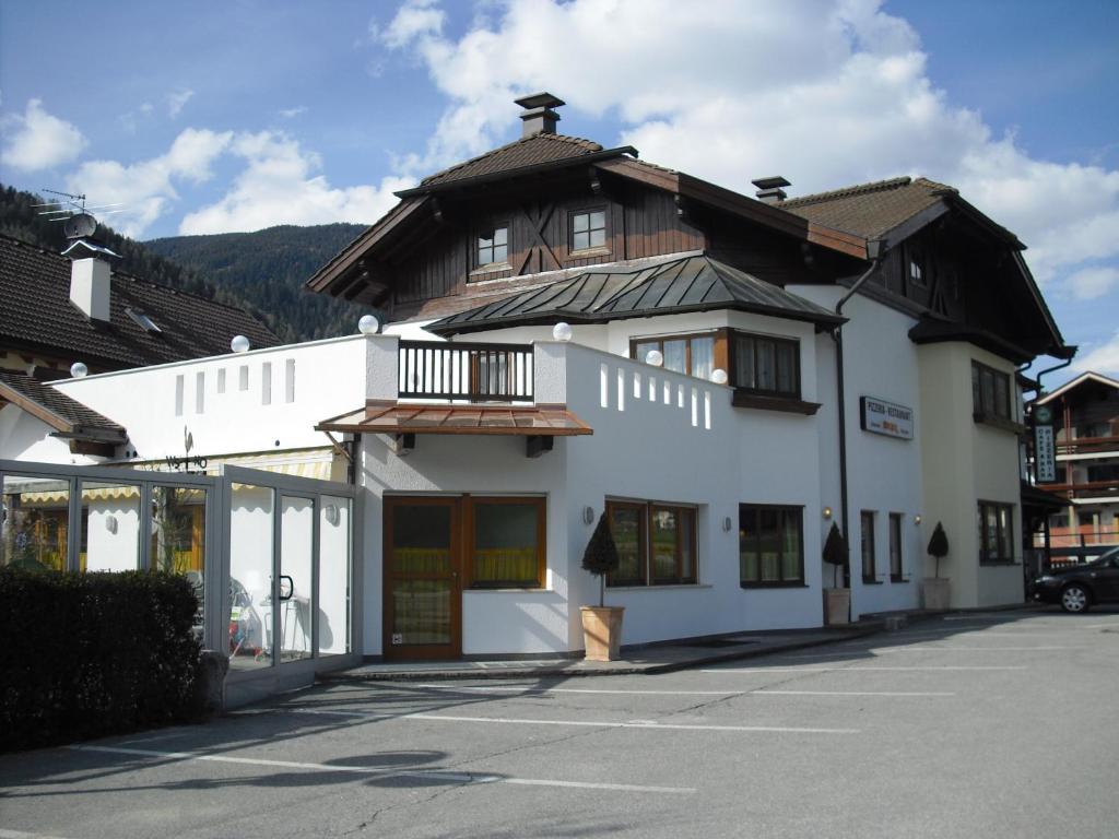 Pizzeria Restaurant Wieser Rasùn di Sotto Buitenkant foto